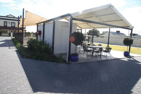 Red Earth Motel - Accommodation Burleigh 2