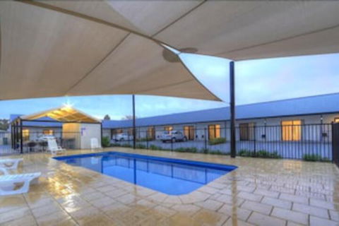 Red Earth Motel - Accommodation Burleigh 5