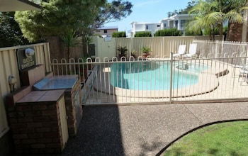 Mollymook Surfbeach Motel And Apartments - Accommodation Burleigh 2
