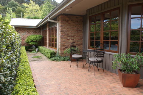 Yallambee - Accommodation Burleigh 2