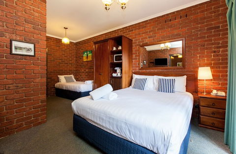 Armour Motor Inn - Accommodation Burleigh 4