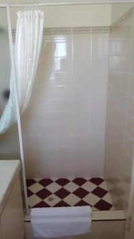 Anchorage Guest House - Accommodation Burleigh 3