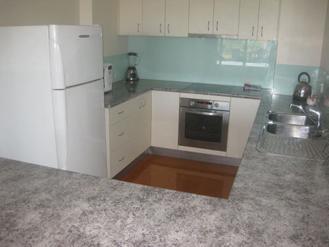 Fairthorpe Apartments - Accommodation Burleigh 2
