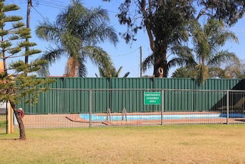 Peak Hill Golden Peak Budget Motel - Accommodation Burleigh 4