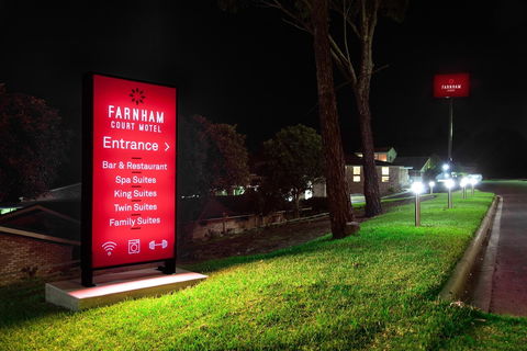Farnham Court - Accommodation Burleigh 0