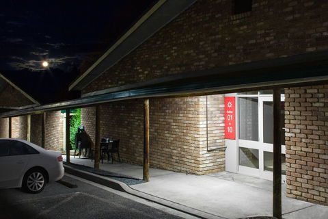 Farnham Court - Accommodation Burleigh 1