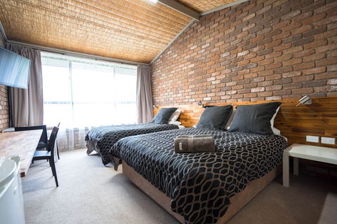 Farnham Court - Accommodation Burleigh 3
