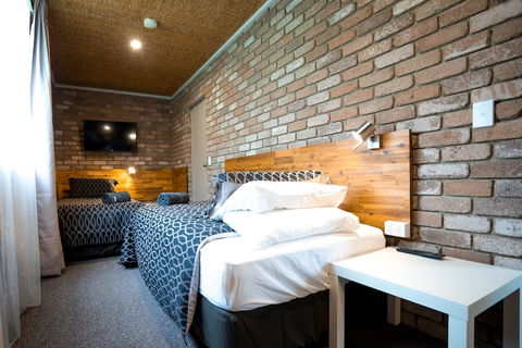 Farnham Court - Accommodation Burleigh 5