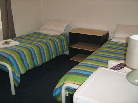 Kookaburra Inn - Accommodation Burleigh 5