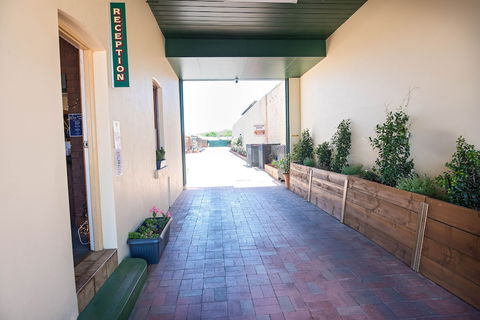 Elm Court Motel - Accommodation Burleigh 4