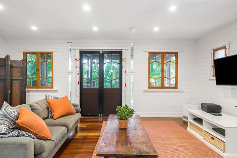 A PERFECT STAY - Longhouse - Accommodation Burleigh 5