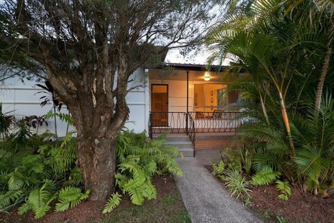 Ron's Beach House - Accommodation Burleigh 0