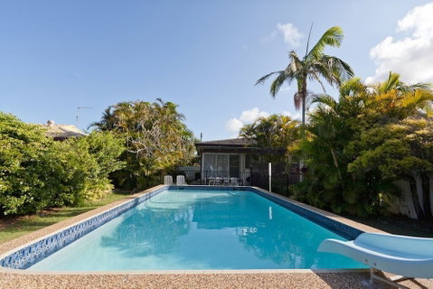 Ron's Beach House - Accommodation Burleigh 1