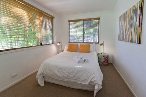 Ron's Beach House - Accommodation Burleigh 6