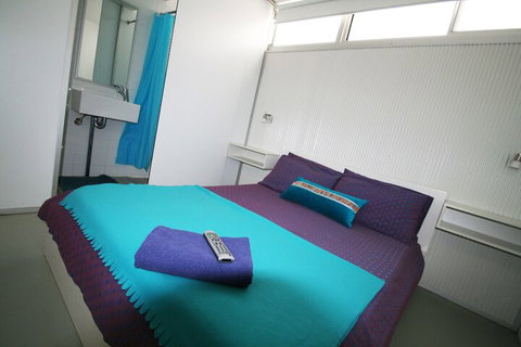 Original Backpackers - Accommodation Burleigh 4