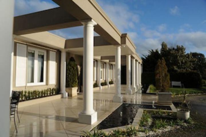 Mount Eliza VIC Accommodation Burleigh