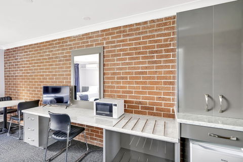 Bushmans Motor Inn - Accommodation Burleigh 6