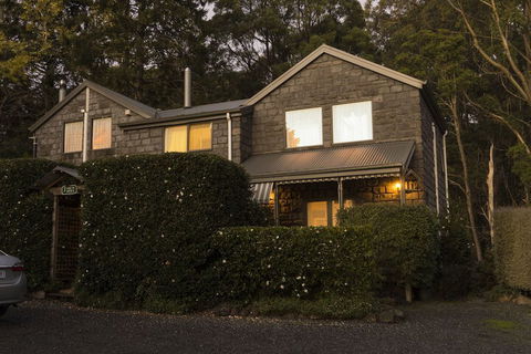 Observatory Cottages - Accommodation Burleigh 3