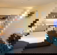 Shoreline Hotel - Accommodation Burleigh