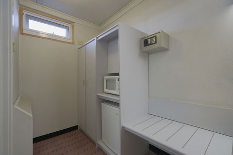 Olympia Motel - Accommodation Burleigh 3