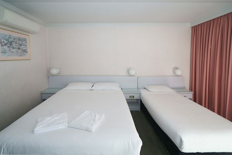 Olympia Motel - Accommodation Burleigh 5
