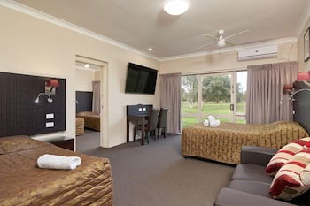 Australian Homestead - Accommodation Burleigh 6