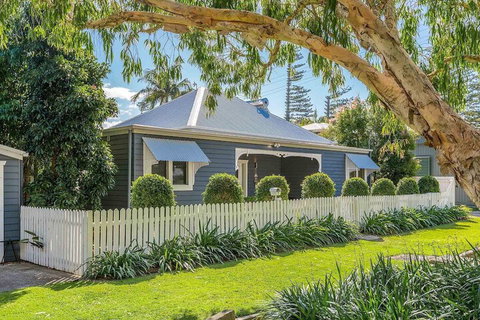 Aaloka Bay - Accommodation Burleigh 1