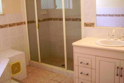 Beach Haven 4 - Accommodation Burleigh 7