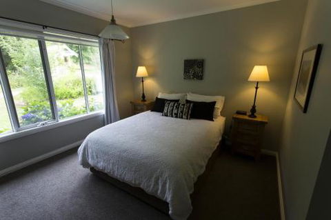 Amelina Cottages - Accommodation Burleigh 4