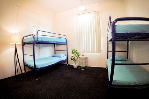 Banana Bender Backpackers - Accommodation Burleigh 5