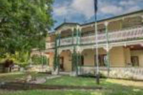 Grove Manor - Accommodation Burleigh 0