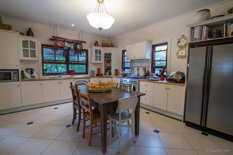 Grove Manor - Accommodation Burleigh 3