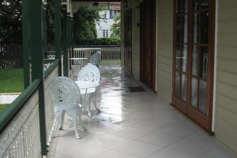 Grove Manor - Accommodation Burleigh 7