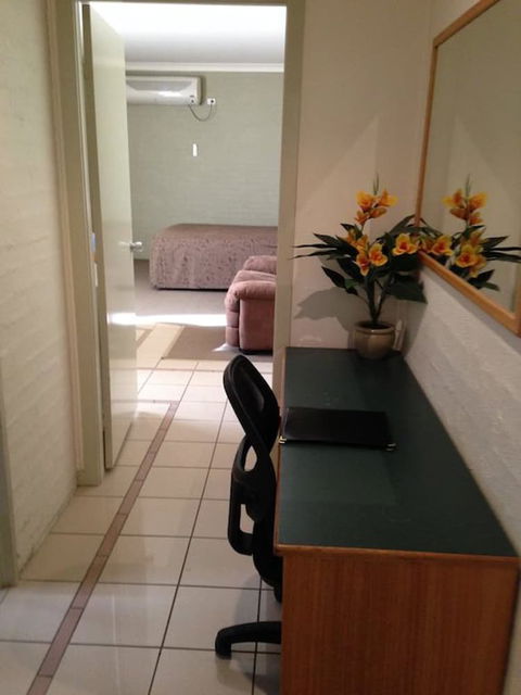 Francis Phillip Motor Inn - Accommodation Burleigh 6
