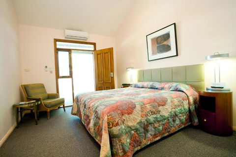 Gundaroo Colonial Inn - Accommodation Burleigh 3