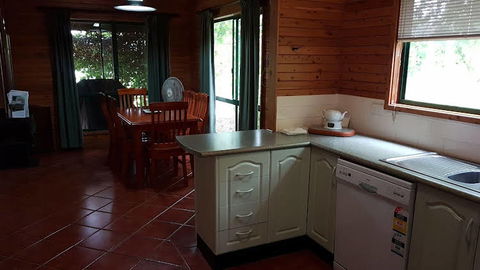 Aysgarth Cottage - Accommodation Burleigh 0