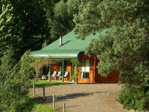 Aysgarth Cottage - Accommodation Burleigh 3