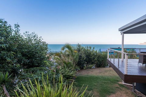 Hydeaway Bay Beach House - Accommodation Burleigh 2