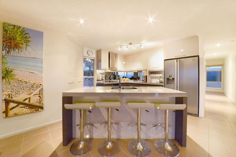 Hydeaway Bay Beach House - Accommodation Burleigh 5