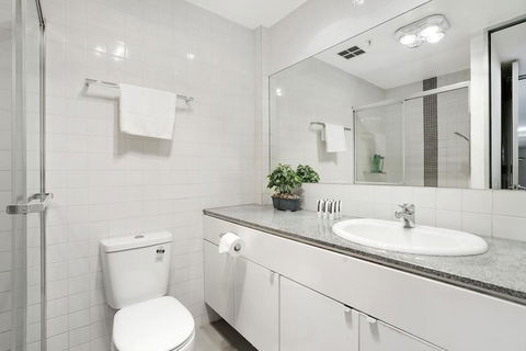 Anchor On Collins - Accommodation Burleigh 4