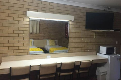 Blue Violet Motor Inn - Accommodation Burleigh 6