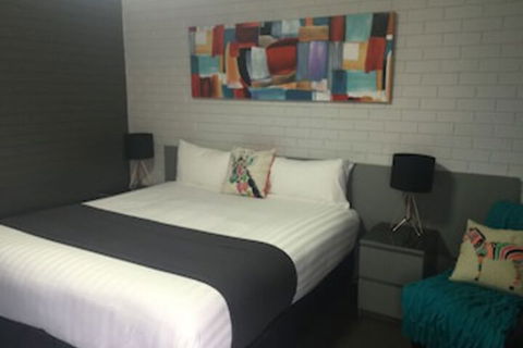 Blue Violet Motor Inn - Accommodation Burleigh 0