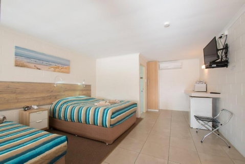 A & A Motel - Accommodation Burleigh 2