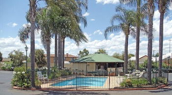 Town & Country Motor Inn - Accommodation Burleigh 1