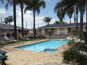 Town & Country Motor Inn - Accommodation Burleigh 2