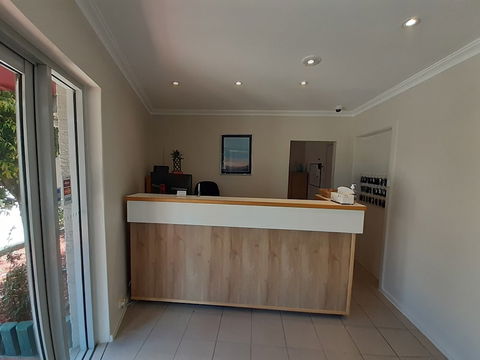 Crest Motor Inn - Accommodation Burleigh 1