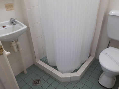 Crest Motor Inn - Accommodation Burleigh 3