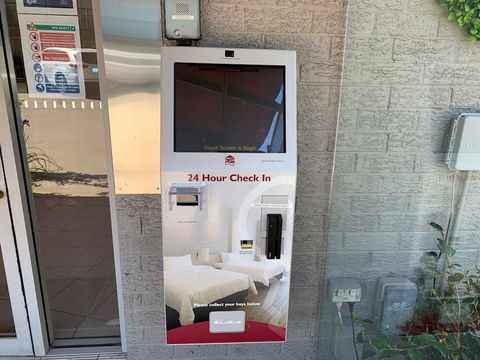 Crest Motor Inn - Accommodation Burleigh 0