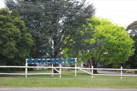 Opal Motel Leongatha - Accommodation Burleigh 1