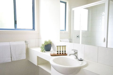 Captains Cove Resort - Accommodation Burleigh 6